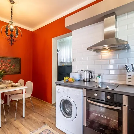 #maison㊶ - A Vibrant, Urban Daire Sofya