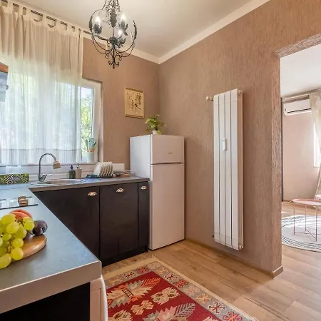 #maison㊶ - A Vibrant, Urban Lejlighed