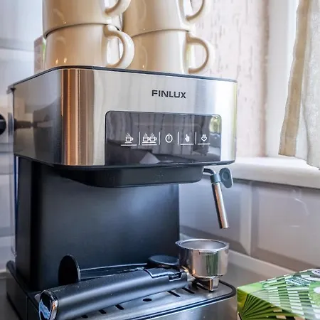 #maison㊶ - A Vibrant, Urban Apartman *