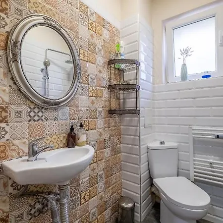 #maison㊶ - A Vibrant, Urban Apartman