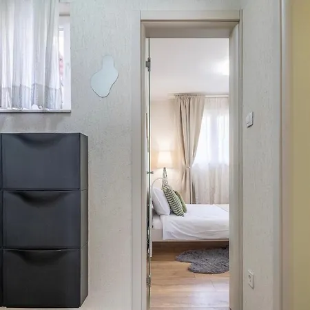 #maison㊶ - A Vibrant, Urban Apartman *