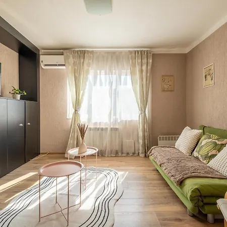#maison㊶ - A Vibrant, Urban Apartman