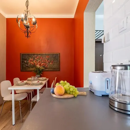 Apartmán #maison㊶ - A Vibrant, Urban Sofie