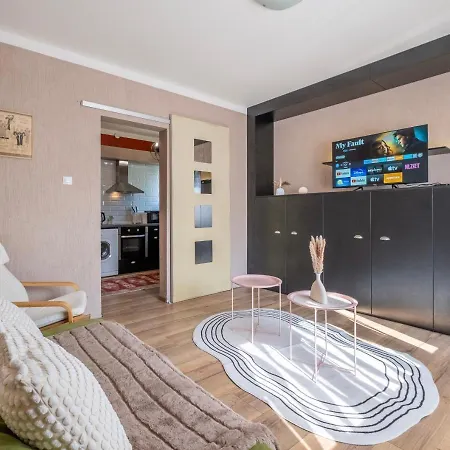 #maison㊶ - A Vibrant, Urban Apartmán